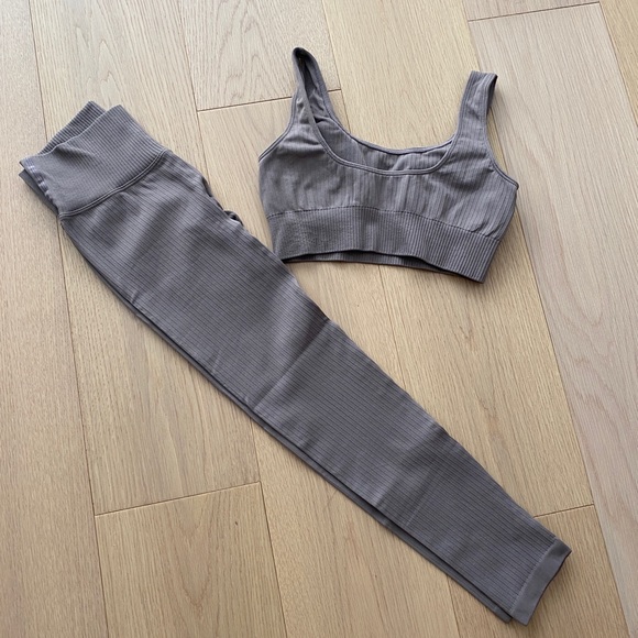 Brand New 2 piece Yoga Set - Picture 2 of 3